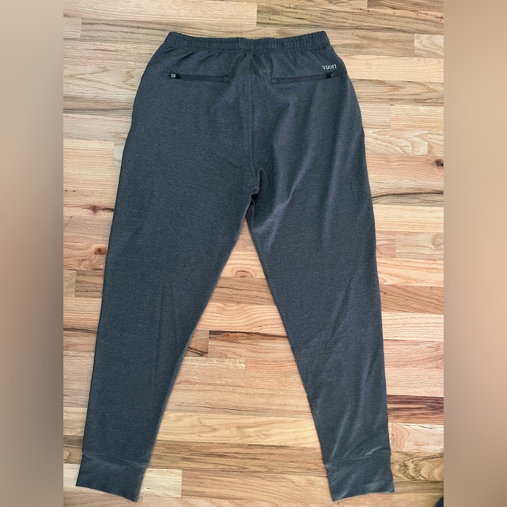 Vuori Sunday Performance Jogger in grey